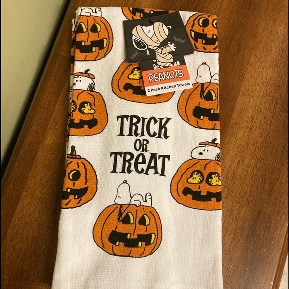 NWT PEANUTS SNOOPY TRICK OR TREAT JACK O LANTERNS KITCHEN TOWELS SET OF 2 - Picture 1 of 4